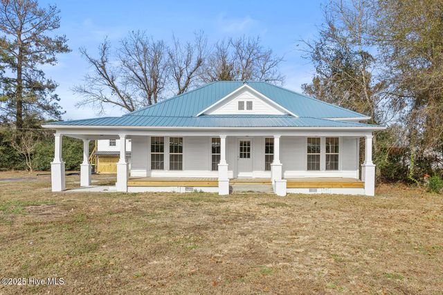 2880 Catherine Lake Road, Richlands, NC 28574