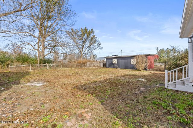 2880 Catherine Lake Road, Richlands, NC 28574