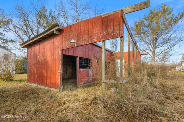 2880 Catherine Lake Road, Richlands, NC 28574