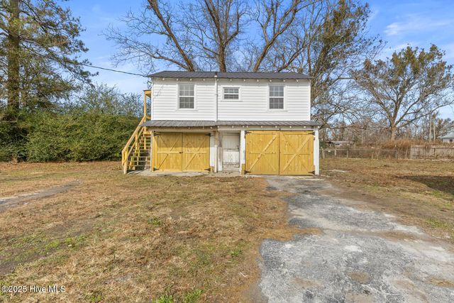 2880 Catherine Lake Road, Richlands, NC 28574