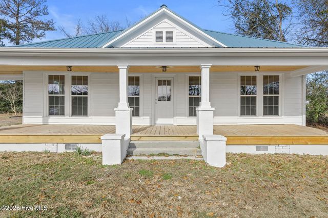 2880 Catherine Lake Road, Richlands, NC 28574