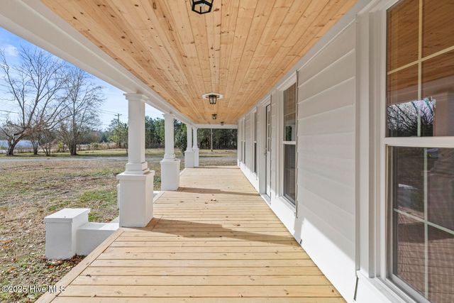 2880 Catherine Lake Road, Richlands, NC 28574