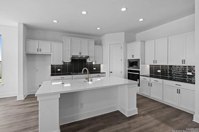 201 Lac Leman Dr, New Braunfels, TX 78130