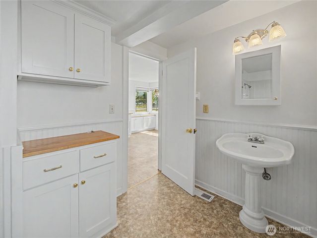 41915 212th Avenue SE, Enumclaw, WA 98022