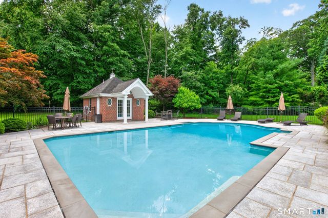25 Whispering Hollow Court, Cheshire, CT 06410