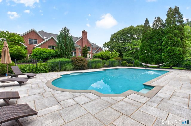 25 Whispering Hollow Court, Cheshire, CT 06410