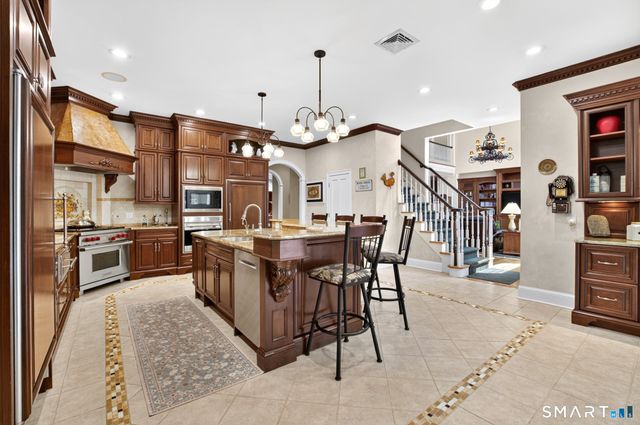 25 Whispering Hollow Court, Cheshire, CT 06410