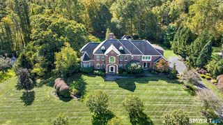 25 Whispering Hollow Court, Cheshire, CT 06410