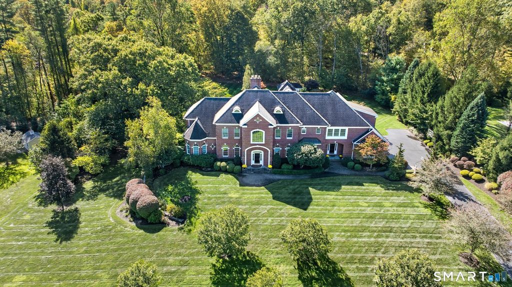 25 Whispering Hollow Court, Cheshire, CT 06410