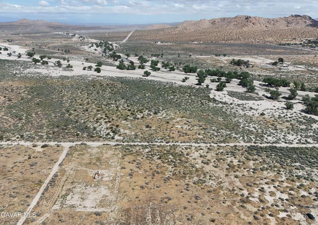 E Avenue R, Palmdale, CA 93591