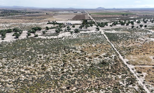 E Avenue R, Palmdale, CA 93591