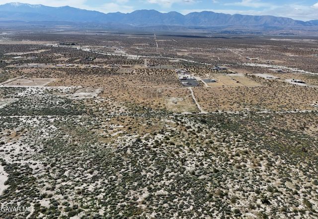 E Avenue R, Palmdale, CA 93591