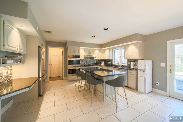 11 Jason Woods Road, Closter, NJ 07624