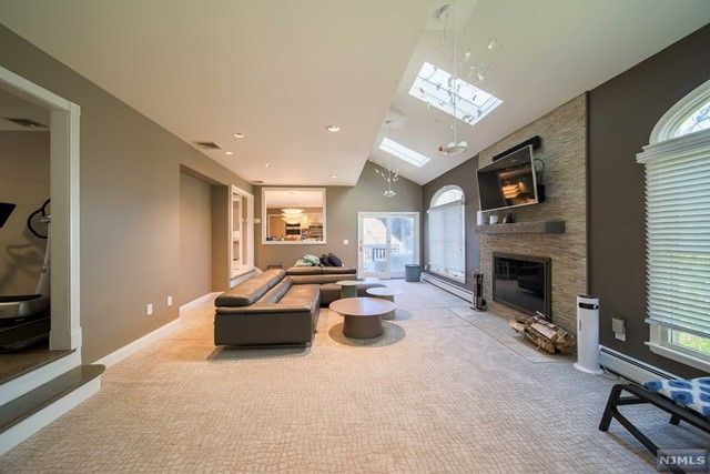 11 Jason Woods Road, Closter, NJ 07624