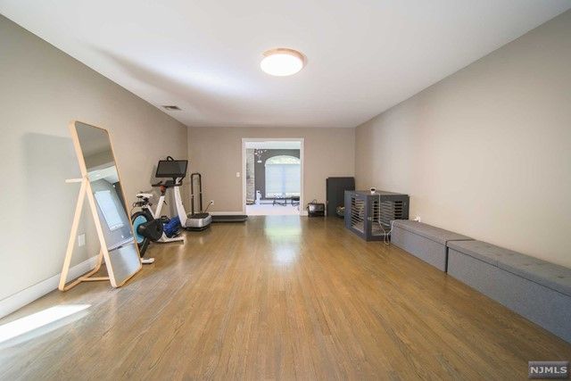 11 Jason Woods Road, Closter, NJ 07624