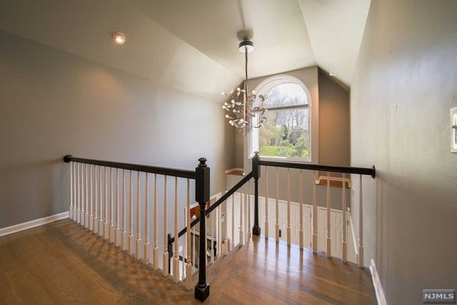 11 Jason Woods Road, Closter, NJ 07624