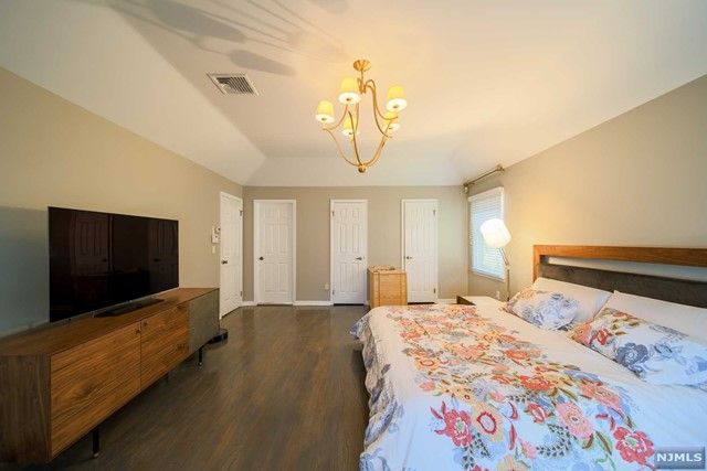 11 Jason Woods Road, Closter, NJ 07624