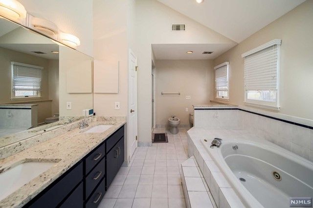 11 Jason Woods Road, Closter, NJ 07624