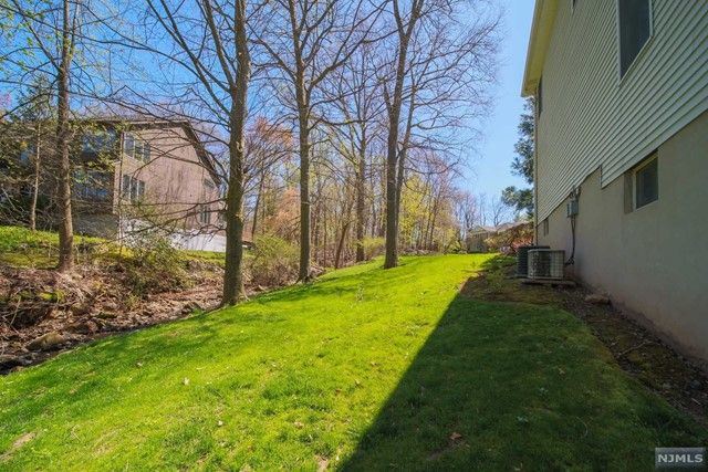 11 Jason Woods Road, Closter, NJ 07624