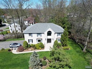 11 Jason Woods Road, Closter, NJ 07624