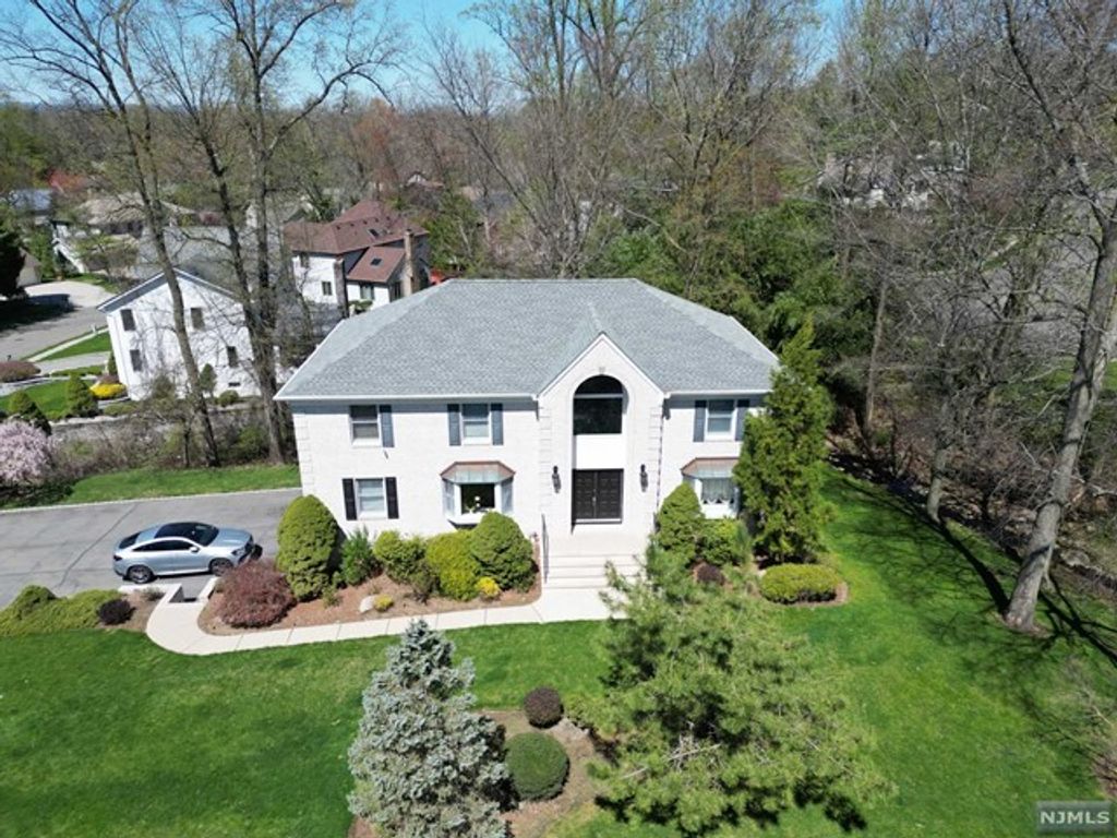 11 Jason Woods Road, Closter, NJ 07624