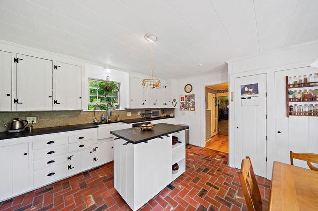128 Whitford Cir, Marshfield, MA 02050