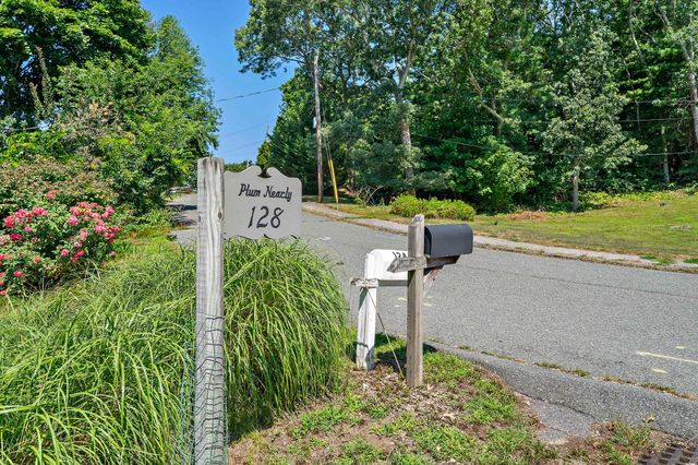 128 Whitford Cir, Marshfield, MA 02050