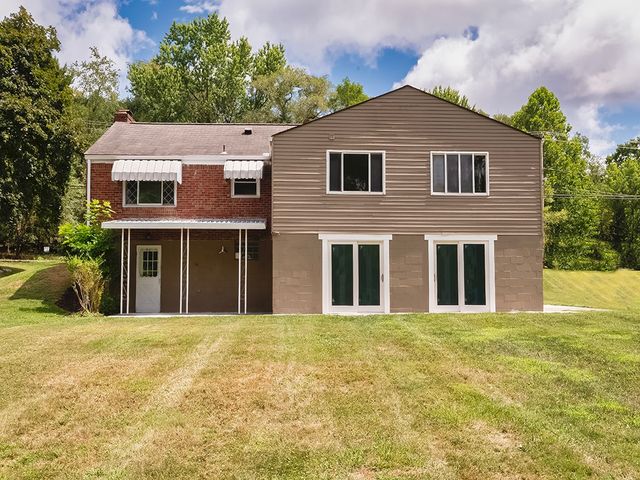 1535 Powers Run Rd, Fox Chapel, PA 15238