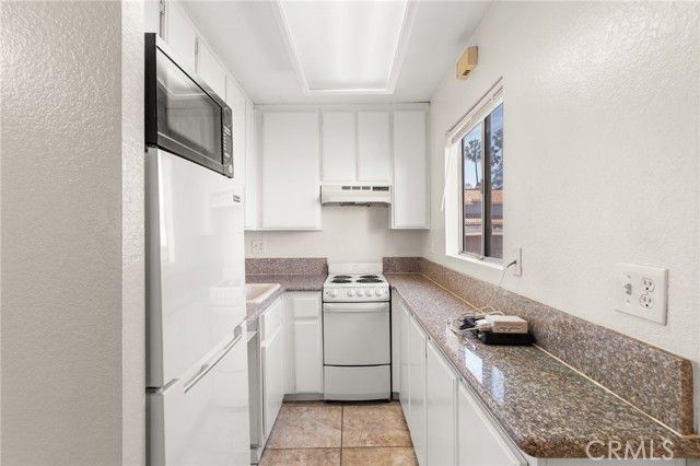 3645 Country Oaks, Ontario, CA 91761