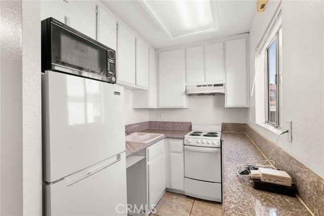 3645 Country Oaks, Ontario, CA 91761