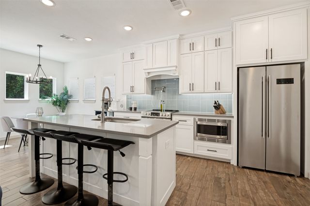 410 N Pecan Street, Arlington, TX 76011