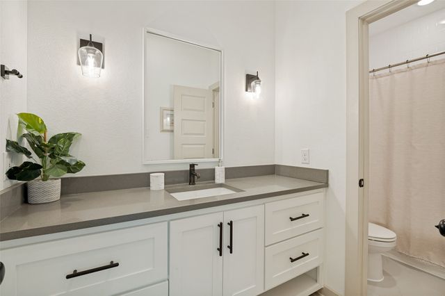 410 N Pecan Street, Arlington, TX 76011