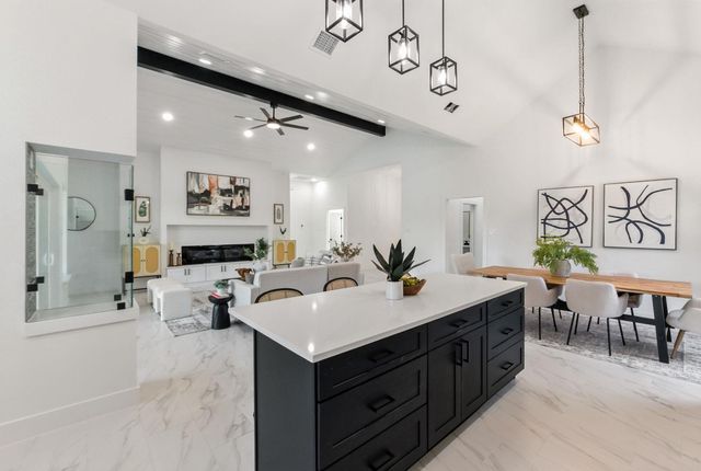 418 Bedford DR, Spicewood, TX 78669