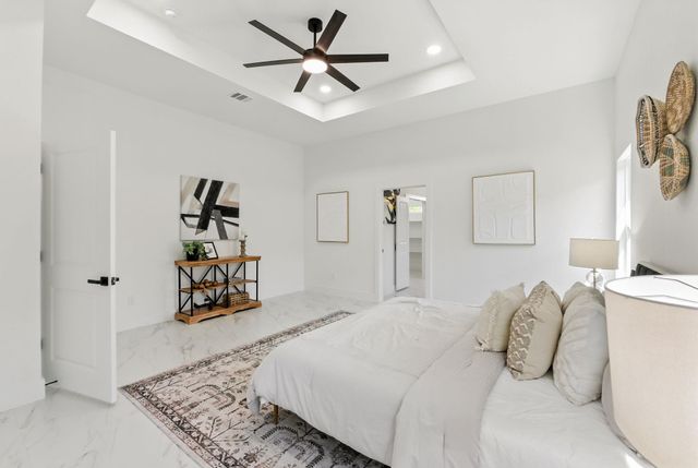 418 Bedford DR, Spicewood, TX 78669