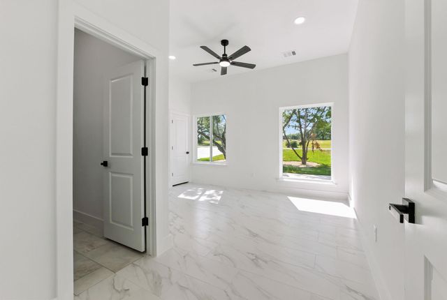 418 Bedford DR, Spicewood, TX 78669