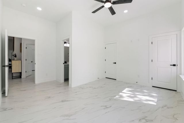 418 Bedford DR, Spicewood, TX 78669