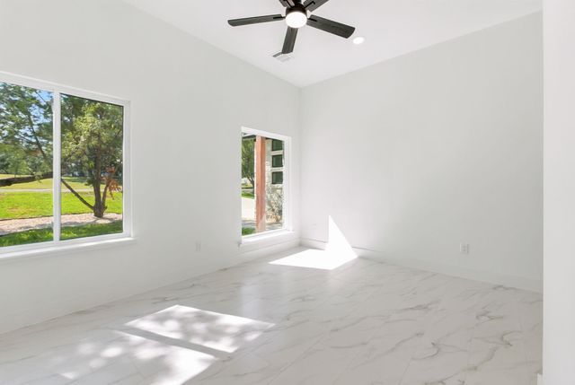 418 Bedford DR, Spicewood, TX 78669