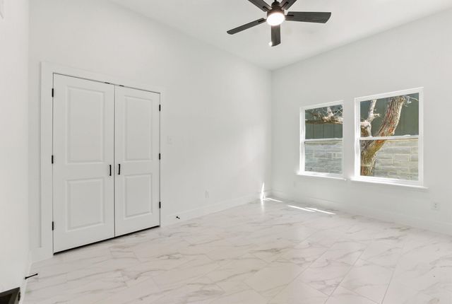 418 Bedford DR, Spicewood, TX 78669