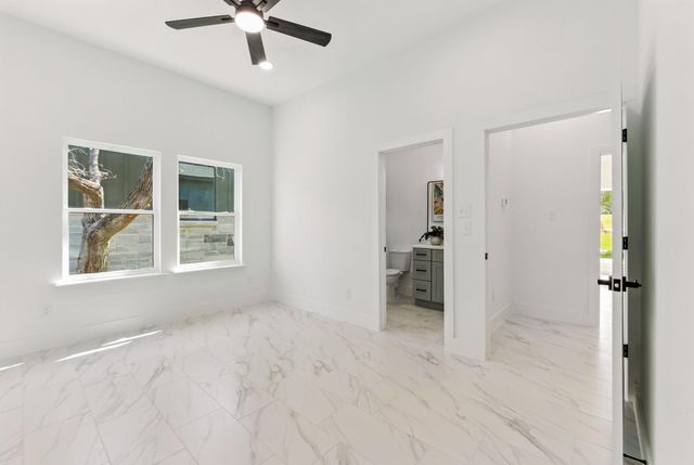 418 Bedford DR, Spicewood, TX 78669