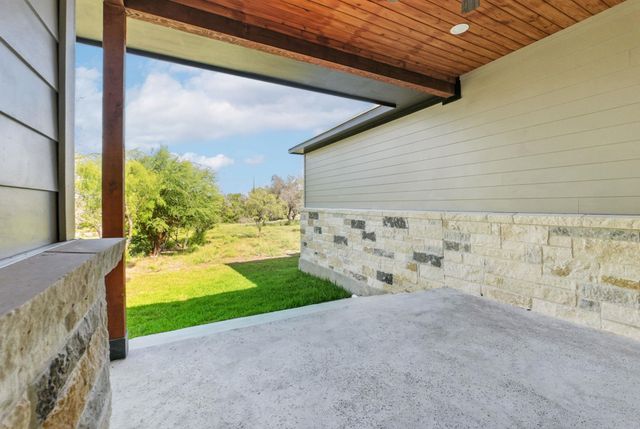 418 Bedford DR, Spicewood, TX 78669