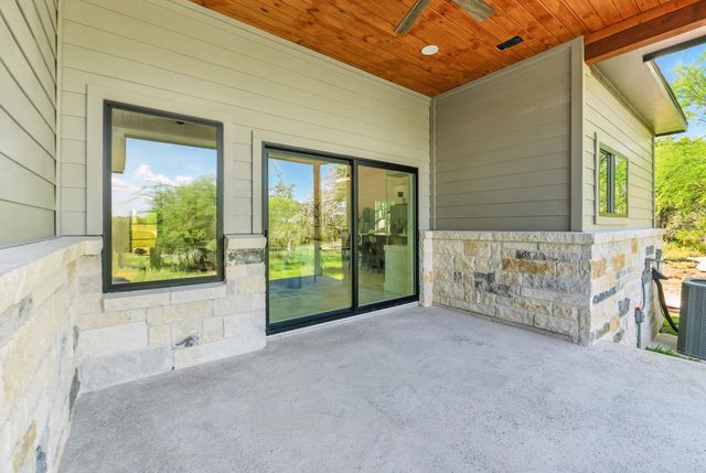 418 Bedford DR, Spicewood, TX 78669