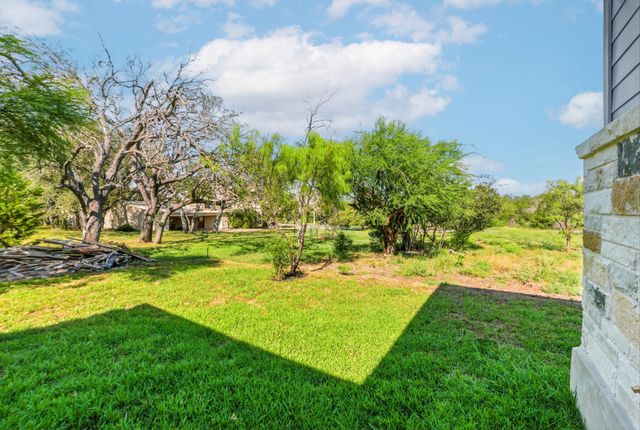 418 Bedford DR, Spicewood, TX 78669