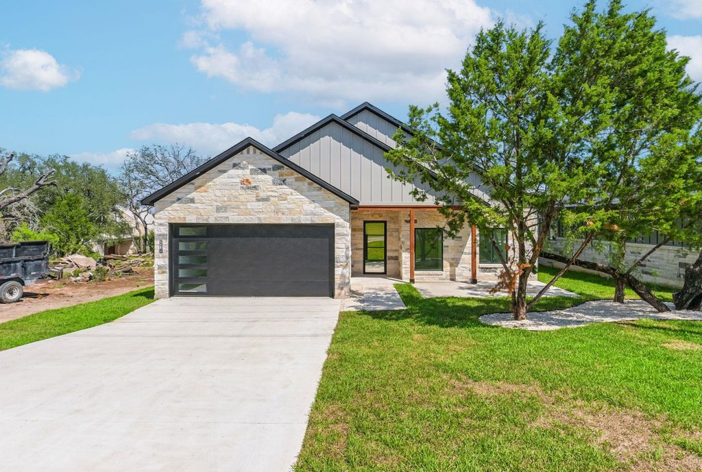 418 Bedford DR, Spicewood, TX 78669