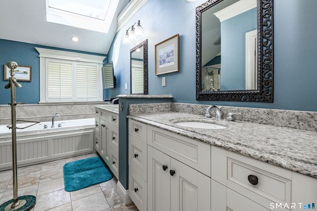 2 Bramble Bush 2, Avon, CT 06001