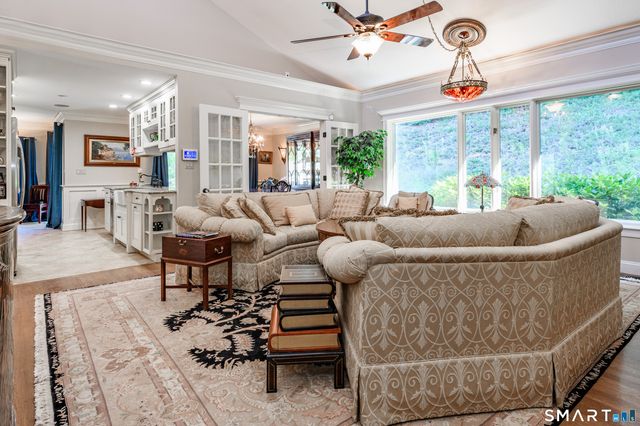 2 Bramble Bush 2, Avon, CT 06001