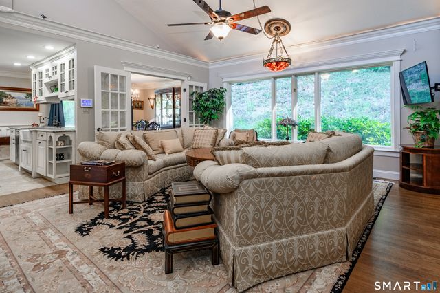 2 Bramble Bush 2, Avon, CT 06001