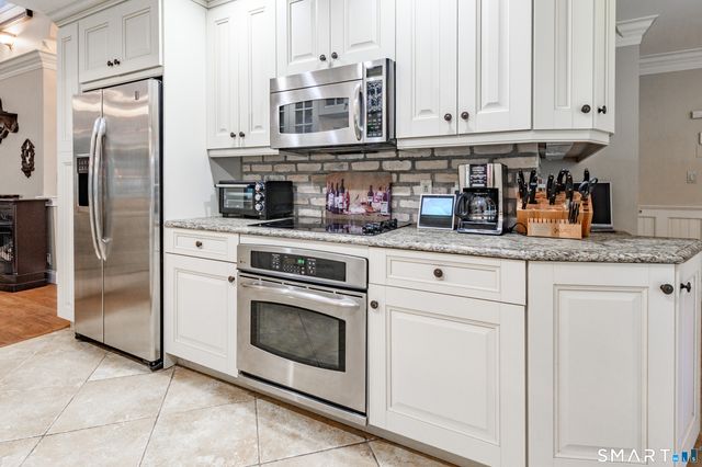 2 Bramble Bush 2, Avon, CT 06001