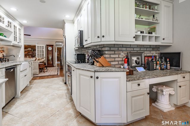 2 Bramble Bush 2, Avon, CT 06001