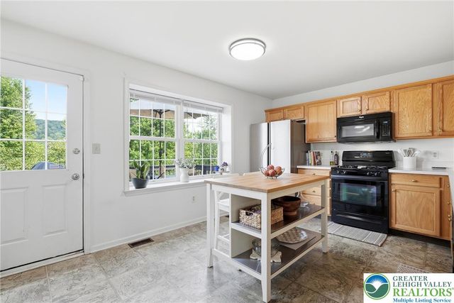 361 South Oak Street, Freemansburg Boro, PA 18017