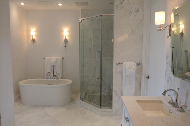 80 HENDRICKS Isle 302, Fort Lauderdale, FL 33301